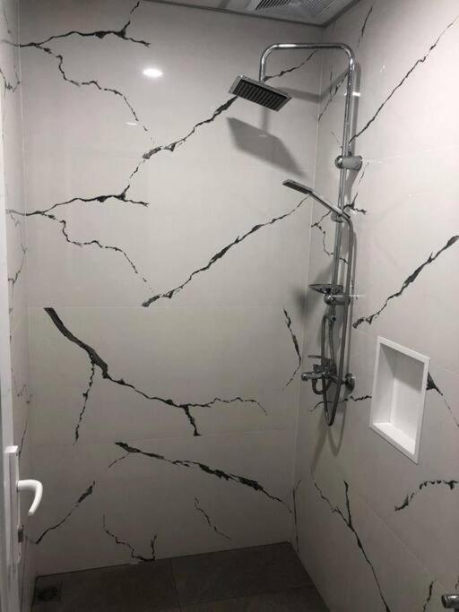 בנדונג Schones Haus Private Pool & Netflix By Grorental מראה חיצוני תמונה